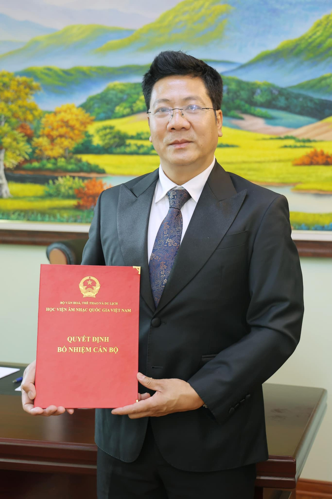 Chia sẻ khi nhận nhiệm vụ mới, NSND Quốc Hưng cho biết  rất xúc động và vinh dự vì  Học viện Âm nhạc quốc gia Việt Nam là nơi ông gắn bó liên tục hơn 30 năm qua