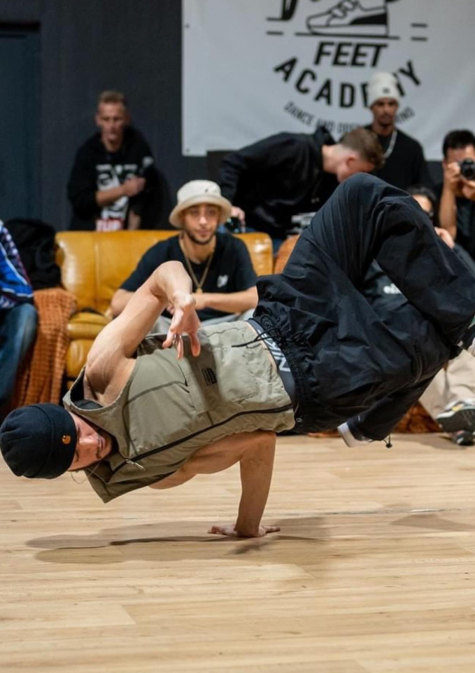 Nhóm breakdance Double Impro lưu diễn tại Việt Nam