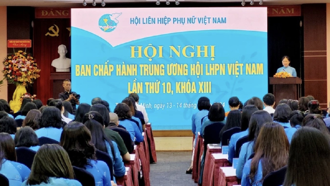 Bà Hà Thị Nga, Ủy viên Trung ương Đảng, Chủ tịch Hội LHPN Việt Nam, phát biểu khai mạc Hội nghị