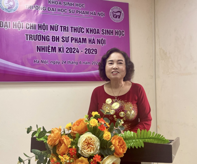 GS.TS Lê Thị Hợp, Chủ tịch Hội Nữ trí thức Việt Nam tham dự Hội nghị và phát biểu chỉ đạo.
