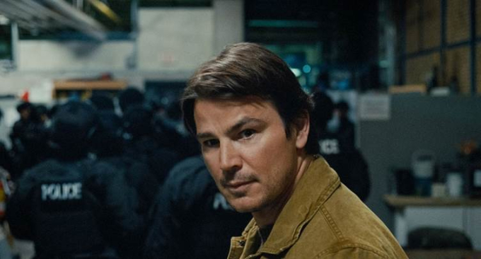 Josh Hartnett trở lại màn ảnh cùng dàn diễn viên trẻ triển vọng trong “Bẫy” của ông hoàng kinh dị M. Night Shyamalan