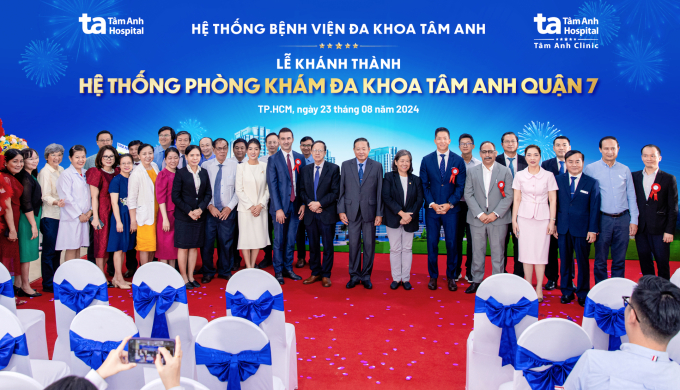 Các đại biểu tại lễ khai trương Phòng khám Đa khoa Tâm Anh tại Quận 7