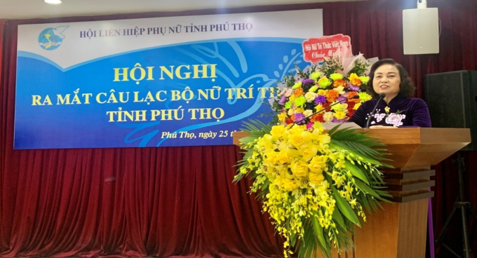 GS.TS.BS. Lê Thị Hợp Chủ tịch Hội Nữ trí thức Việt Nam phát biểu tại buổi ra mắt