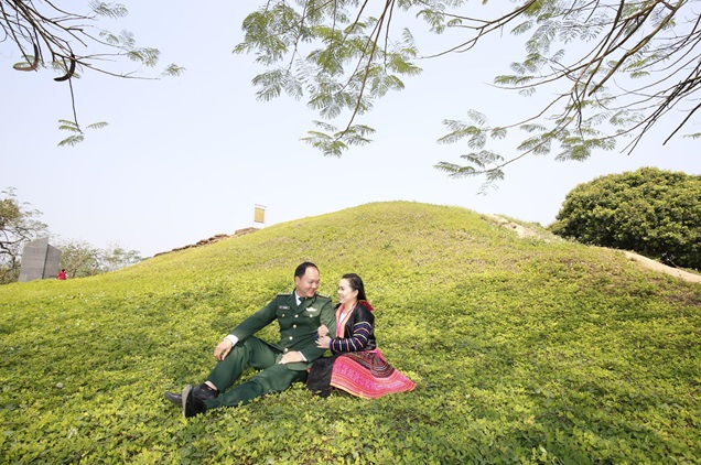 Chuyện tình đẹp nơi rẻo cao Tây Bắc giữa Thiếu tá Vàng A Chua và cô gái Mông Lý Thị Xía