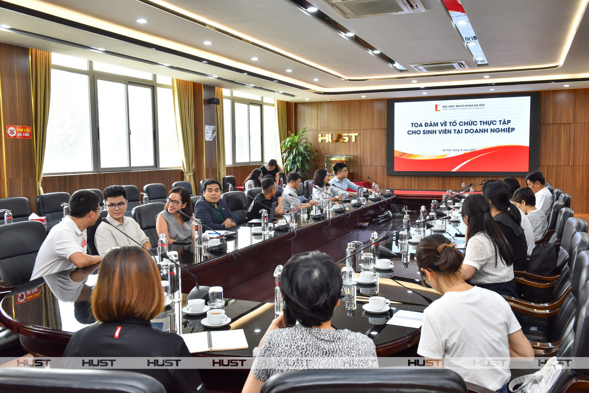 Các trường đại học cần xây dựng các chính sách thúc đẩy bình đẳng giới, chú trọng đến các nhu cầu đặc thù của phụ nữ.