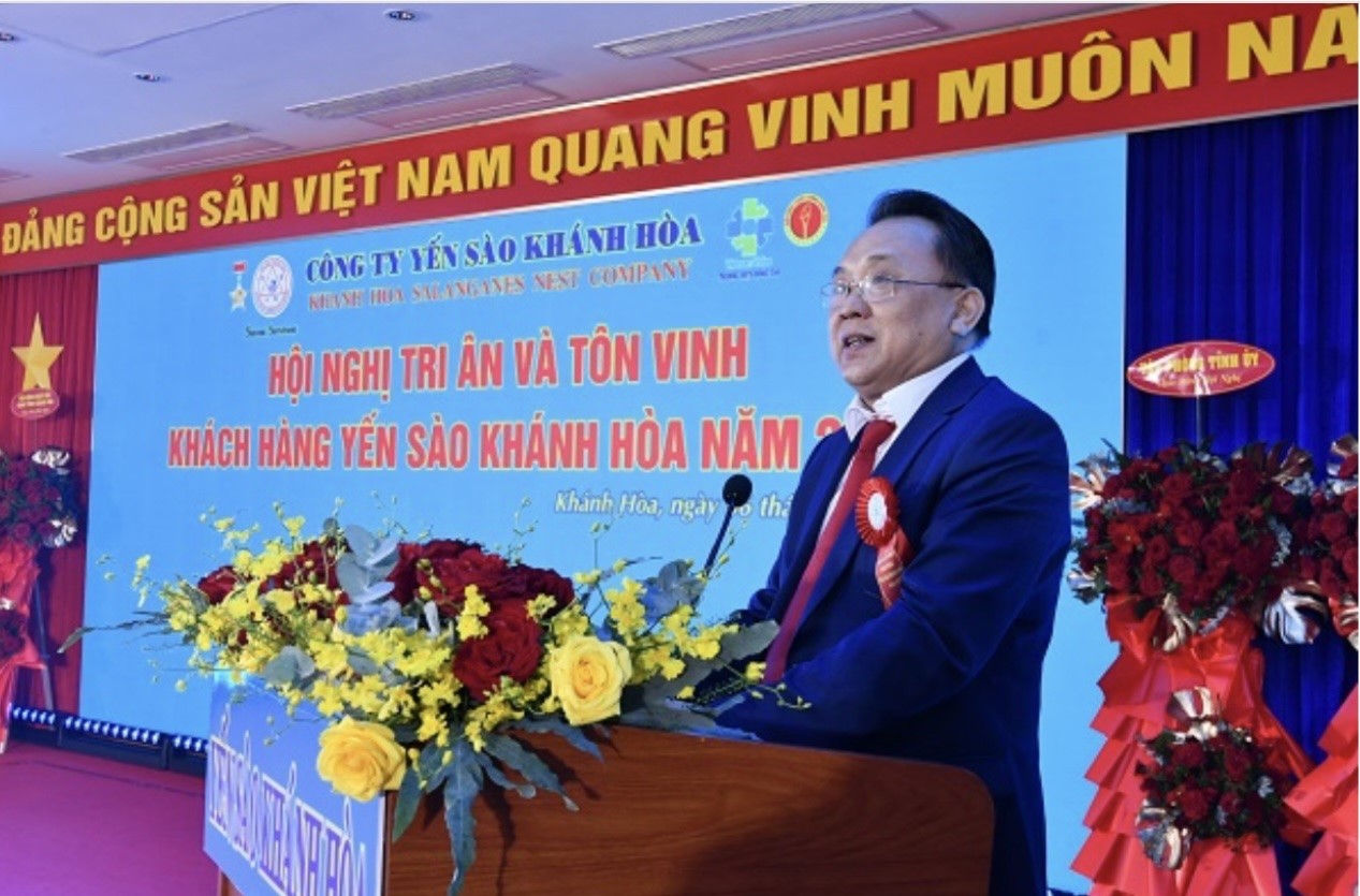 Ông Lê Hữu Hoàng, UVBTV Tỉnh ủy, Phó Chủ tịch thường trực Ủy ban nhân dân tỉnh Khánh Hòa phát biểu chúc mừng Hội nghị (Ảnh: Trần Minh Ngọc)