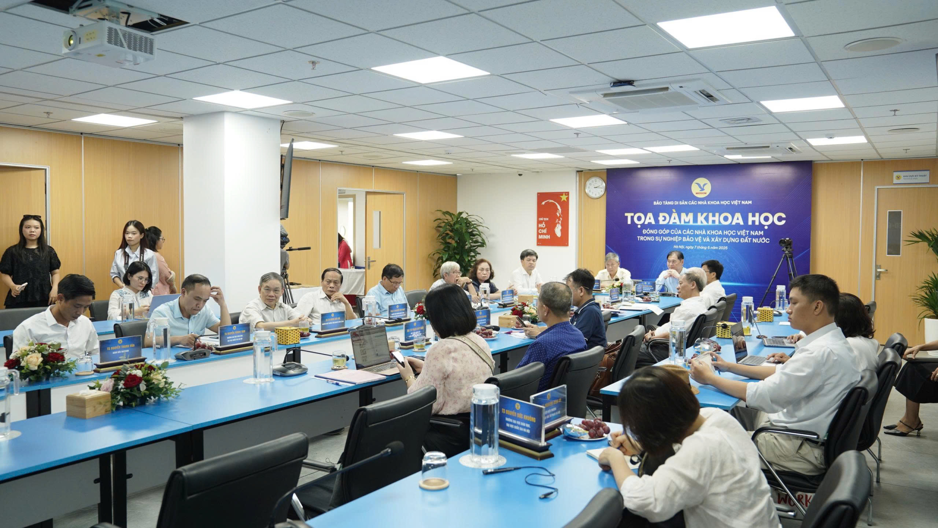 Tọa đàm không chỉ là dịp tôn vinh trí tuệ Việt, mà còn là lời nhắc nhở đầy cảm hứng về sứ mệnh của khoa học trong thời đại mới.