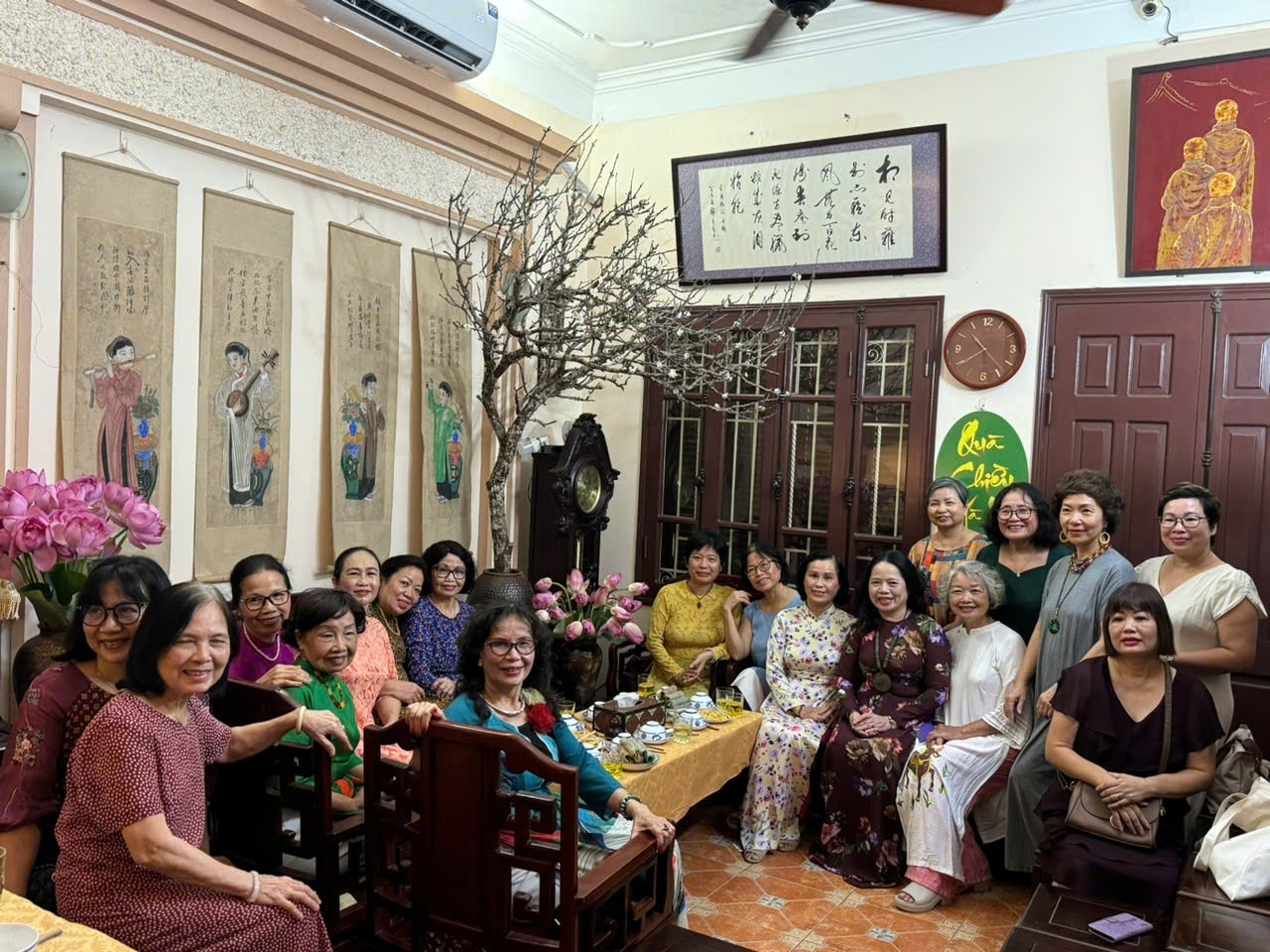 Các nhà báo nữ thuộc CLB Nhà báo Nữ Việt Nam gặp mặt kỷ niệm 100 năm Ngày Báo chí cách mạng Việt nam.