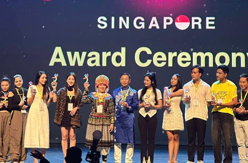 NSND Lệ Ngọc nhận giải Gold Plus tại Liên hoan năm 2024