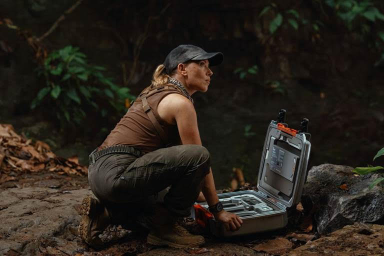 Scarlett Johansson trong vai chuyên gia tác chiến bí mật Zora Bennett 