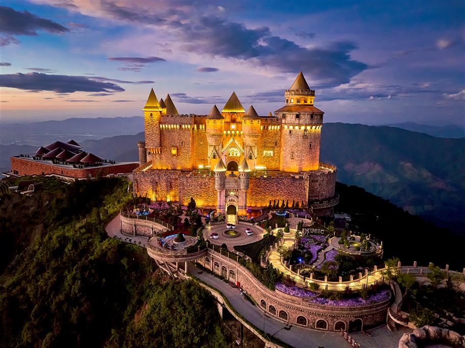 Sun World Ba Na Hills sở hữu nhiều công trình du lịch biểu tượng và trải nghiệm hấp dẫn du khách trong và ngoài nước