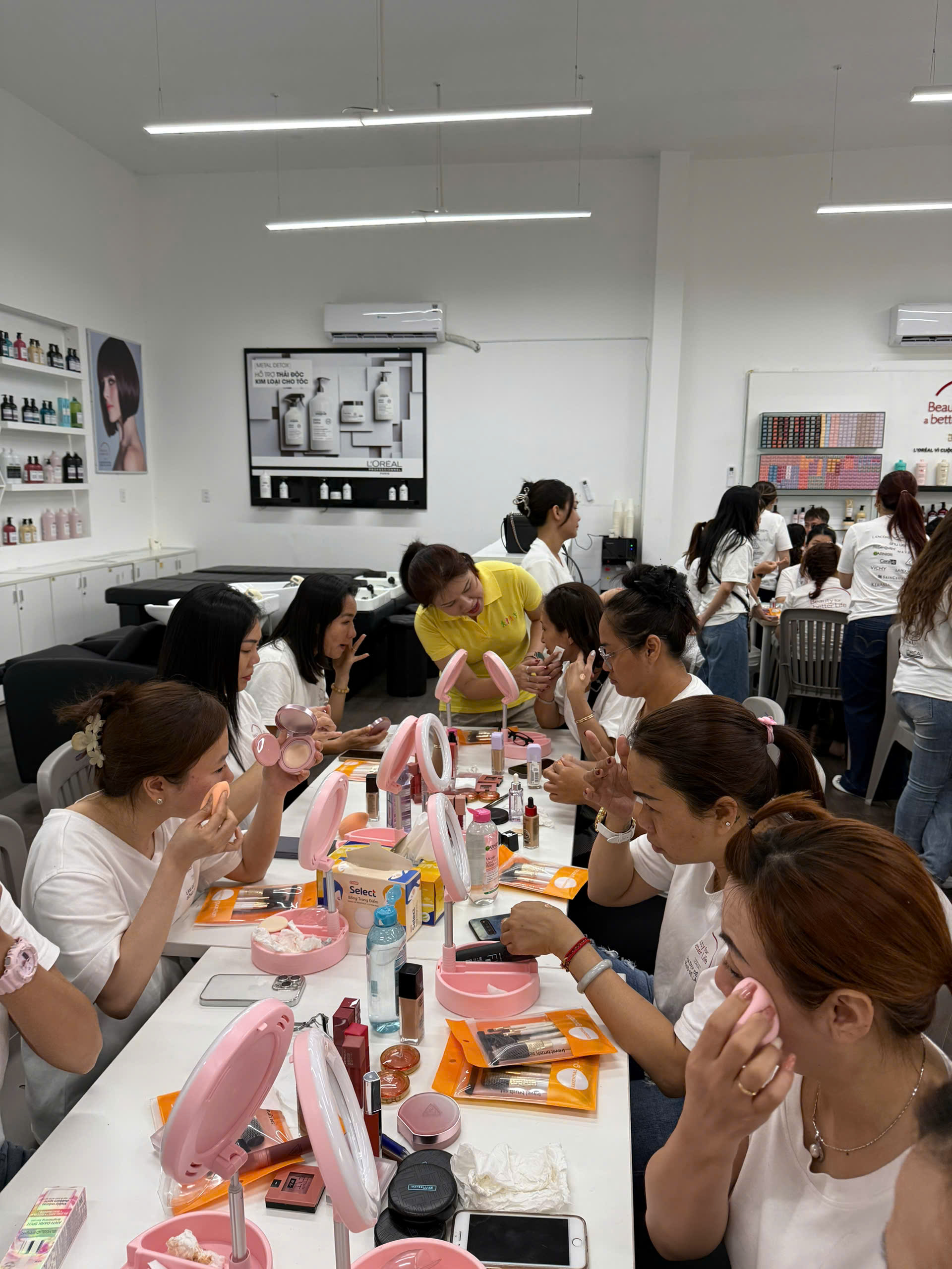 L’OREAL  kỷ niệm lần thứ 16 ngày cộng đồng L’OREAL CITIZEN DAY