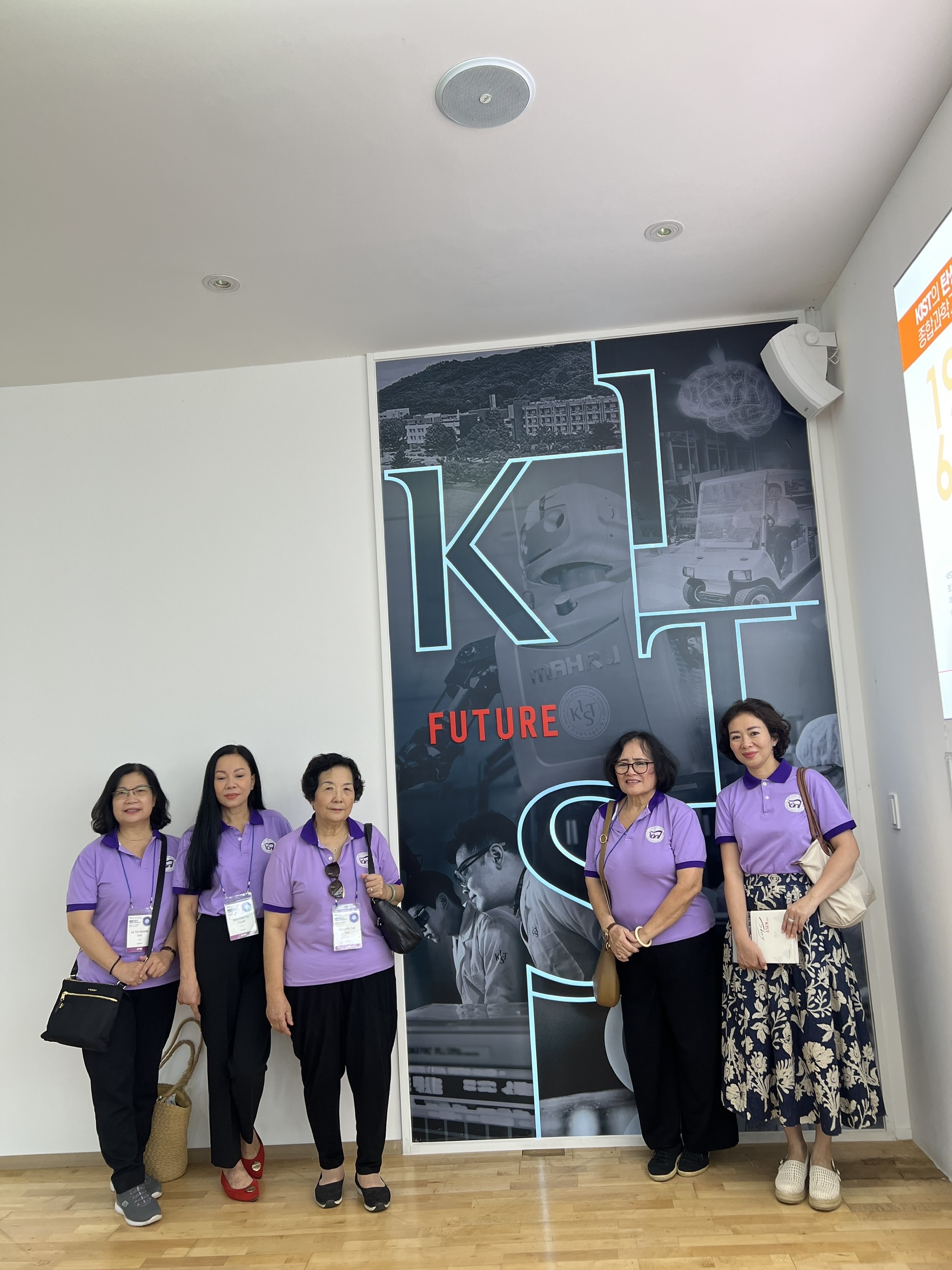 Đoàn đại biểu nữ trí thức Việt Nam thăm Viện Khoa học và Công nghệ Hàn Quốc (KIST)