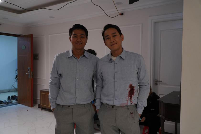  Hứa Vĩ Văn và diễn viên đóng thế của anh trên phim trường
