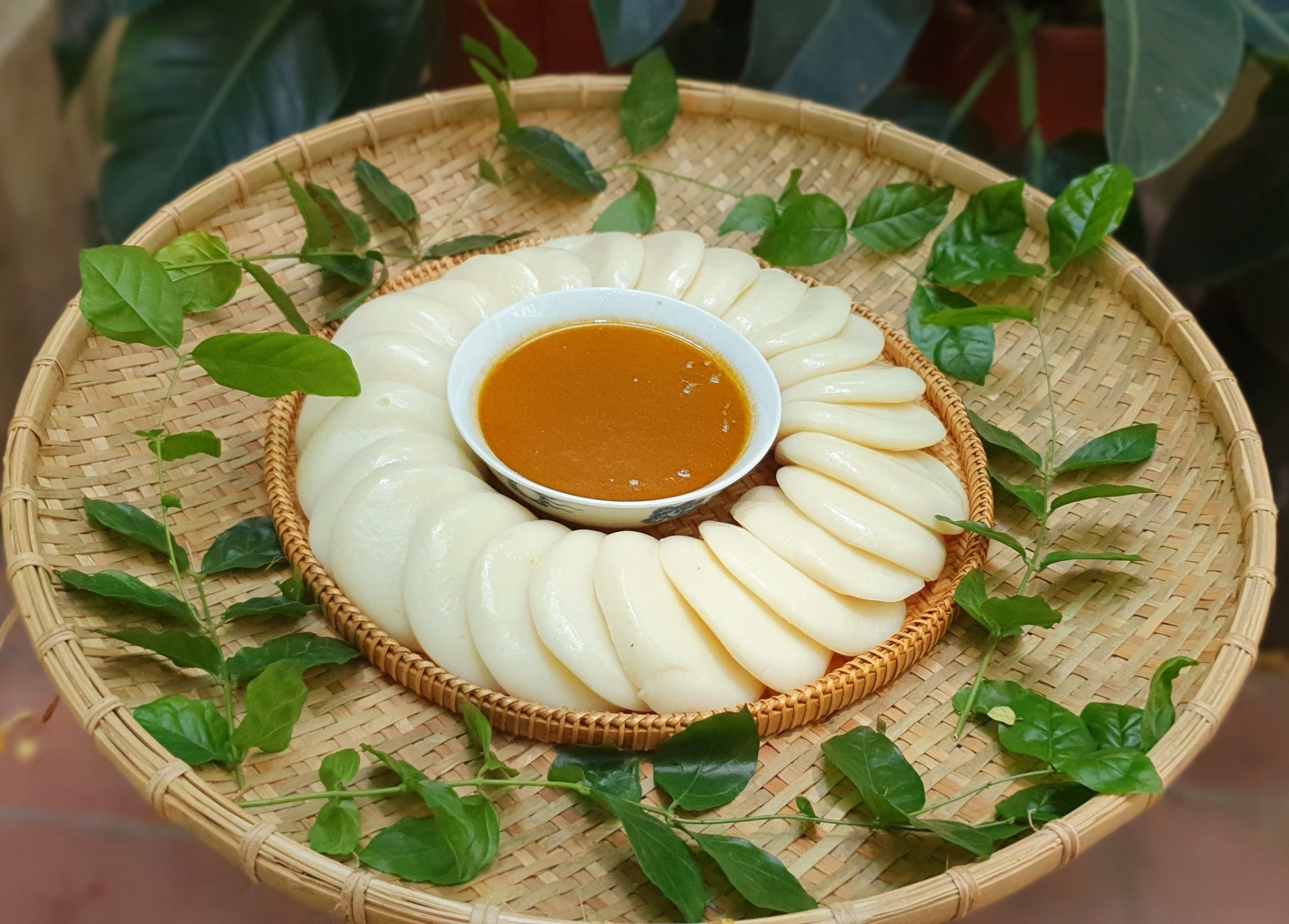 Bánh đúc chấm màu cua