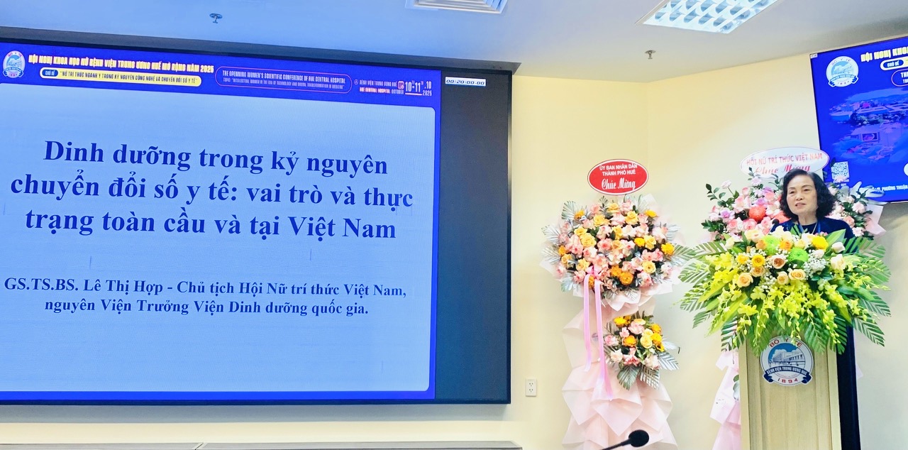  GS.TS.BS Lê Thị Hợp, Chủ tịch Hội Nữ trí thức Việt Nam, nguyên Viện trưởng Viện Dinh dưỡng Quốc gia tham luận tại Hội nghị