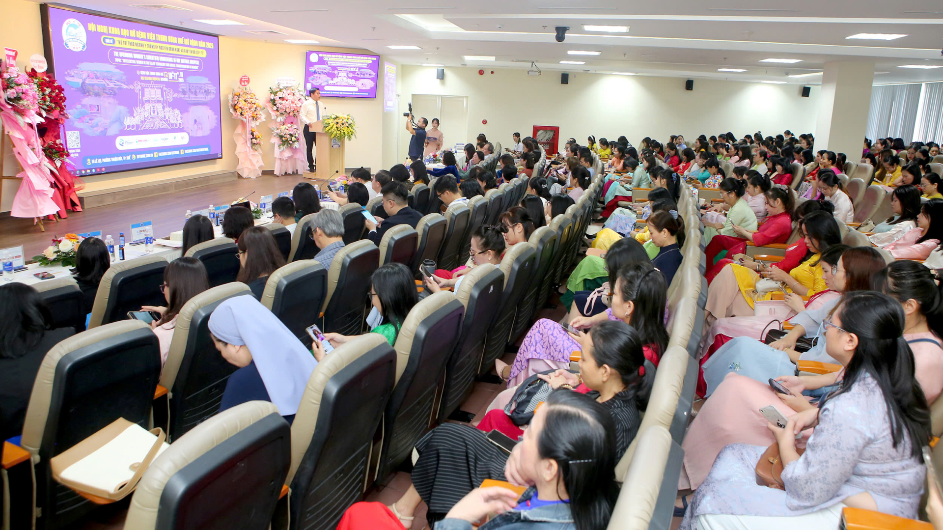 Nữ trí thức Bệnh viện Trung ương Huế tiên phong trong kỷ nguyên công nghệ và chuyển đổi số y tế