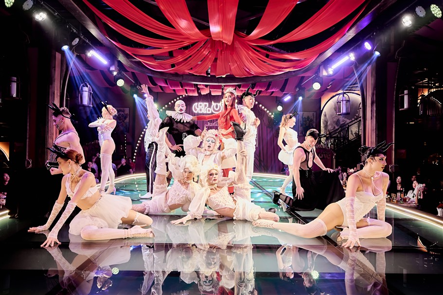 Show “After Glow” đem đến những trải nghiệm đa giác quan khi ánh sáng, âm nhạc, vũ đạo, thời trang hòa quyện tinh tế.