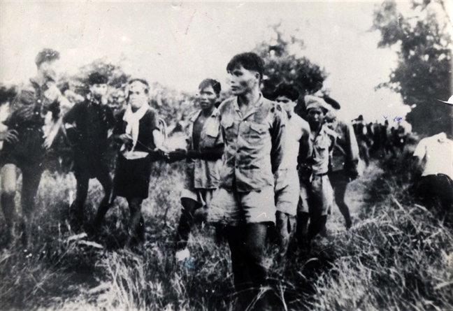 Những hình ảnh tư liệu quý trong phim 