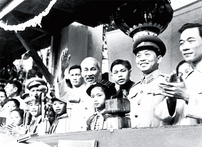 Ảnh cắt từ phim tài liệu “Hồ Chí Minh - Chân dung một con người”