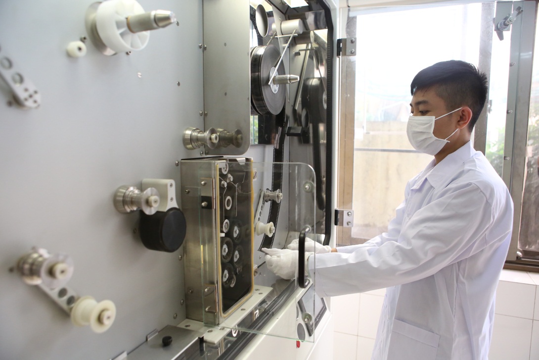 Máy lau rửa phim siêu âm