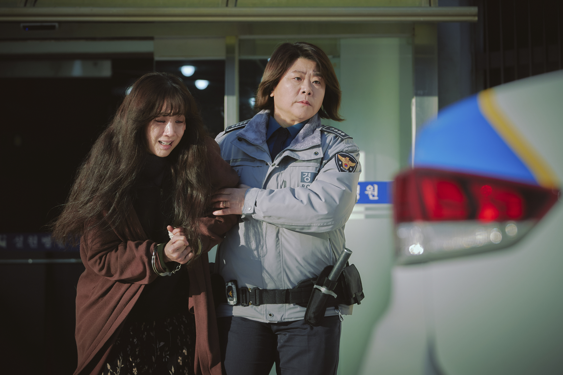 Khán giả “điêu đứng” trước kịch bản xoắn não của