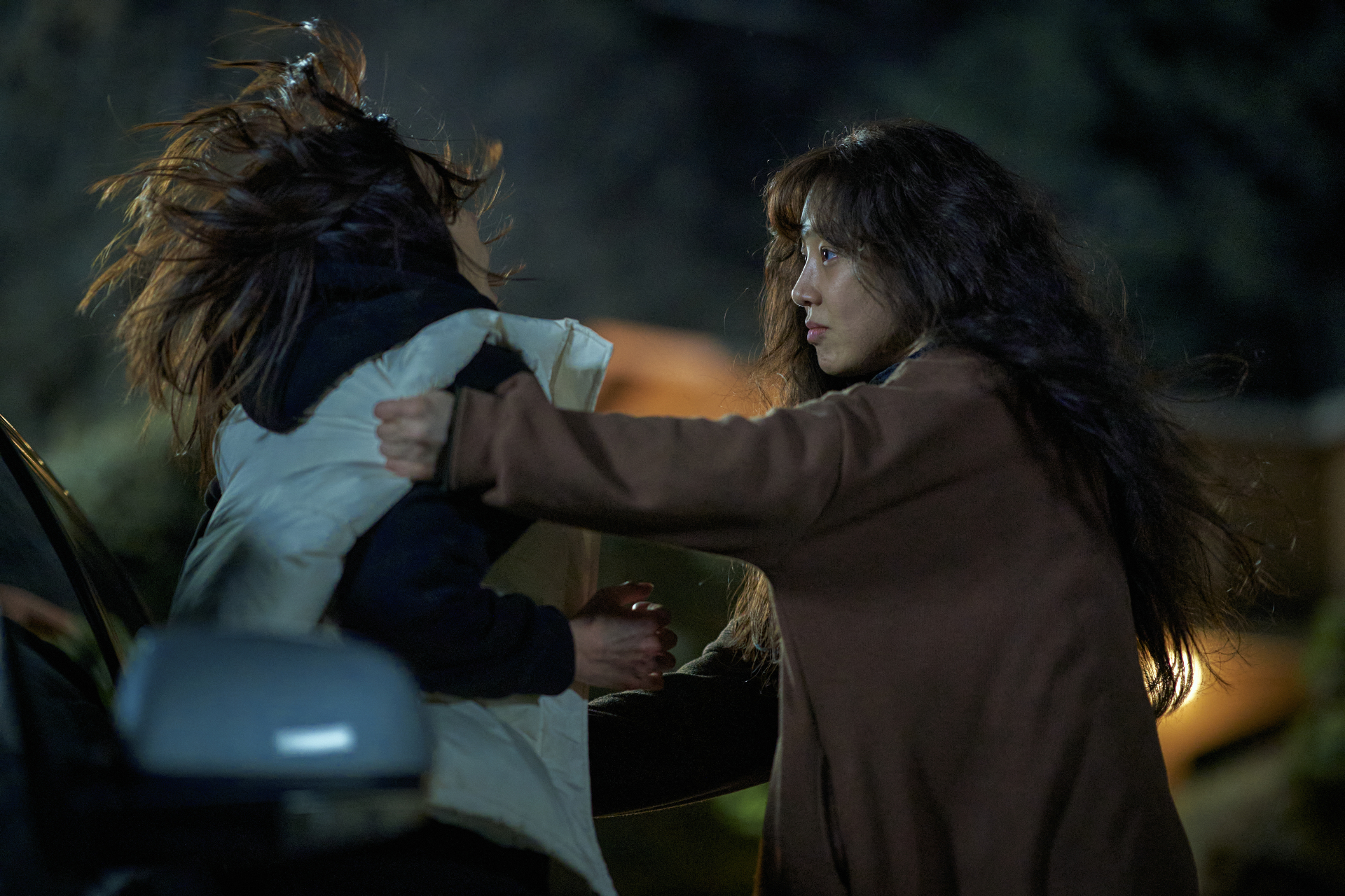 Khán giả “điêu đứng” trước kịch bản xoắn não của