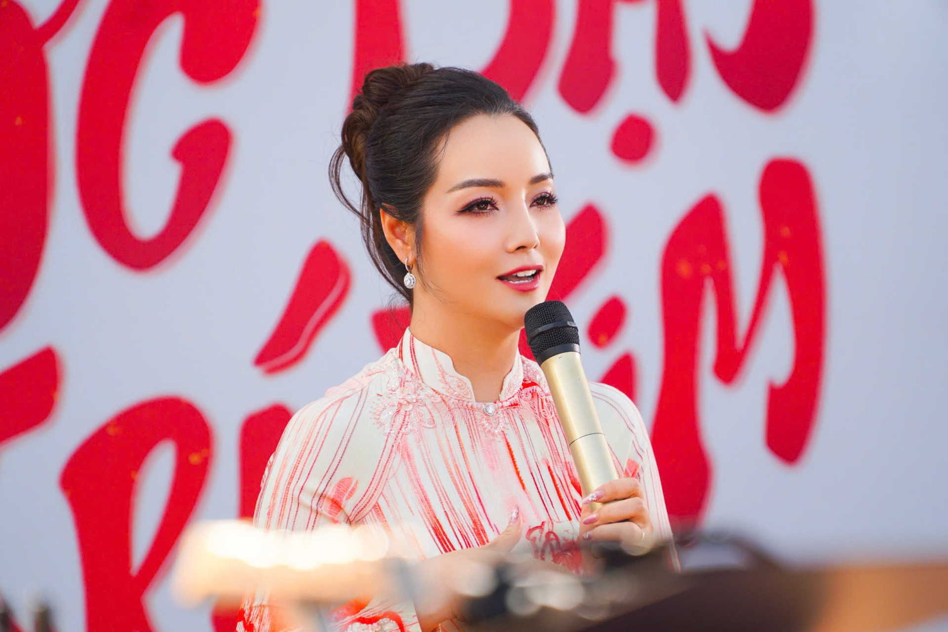 Giám đốc sản xuất Mai Thu Huyền phát biểu tại buổi lễ