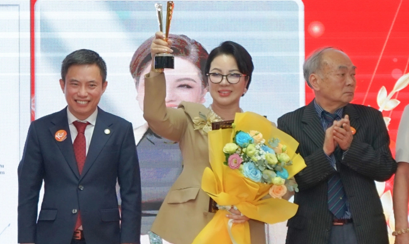 Bà Phạm Thị Kim Loan được vinh danh ở hạng mục quốc tế