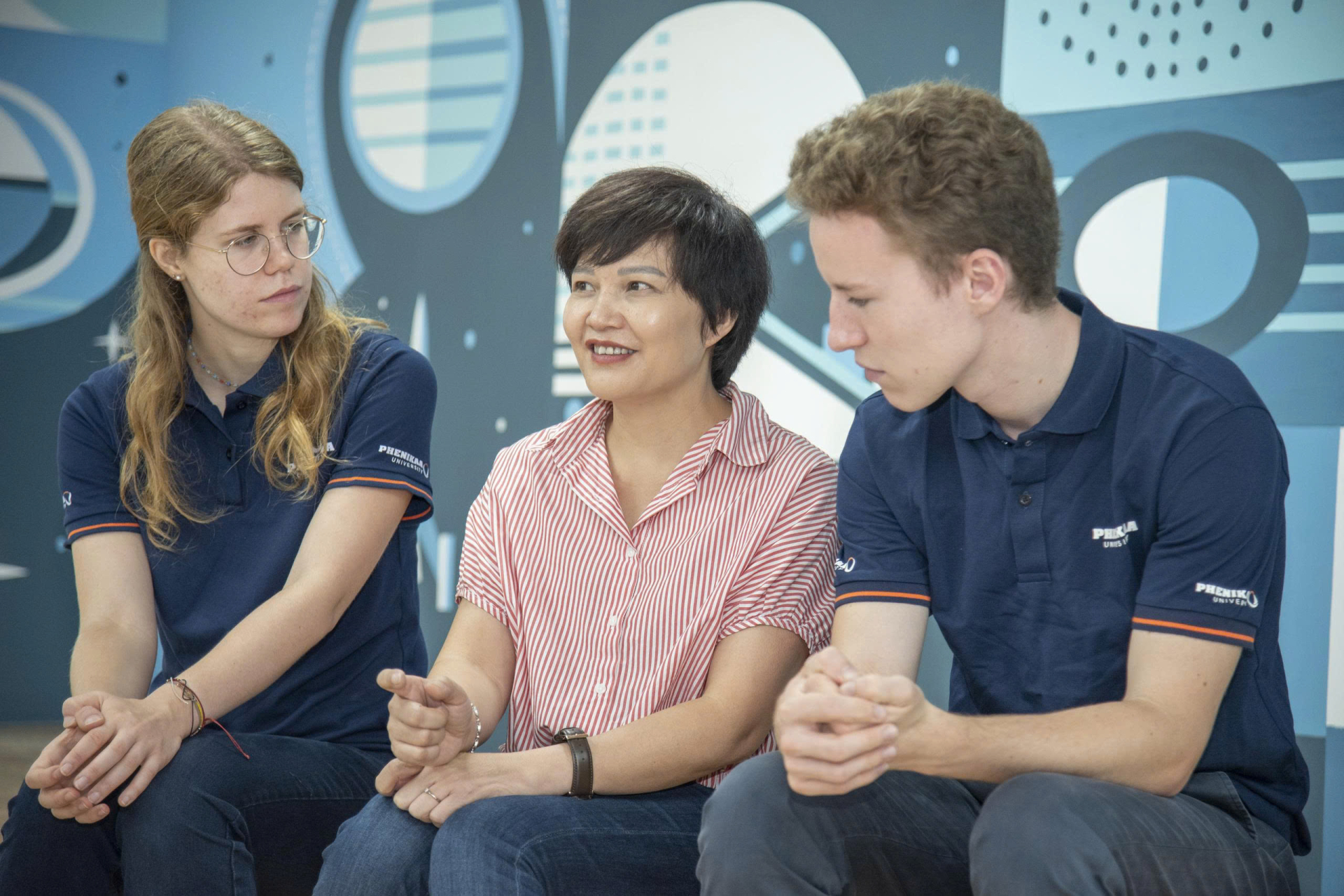 PGS.TS Ngô Thị Thúy hường và các sinh viên người Đức thực tập tại Lap