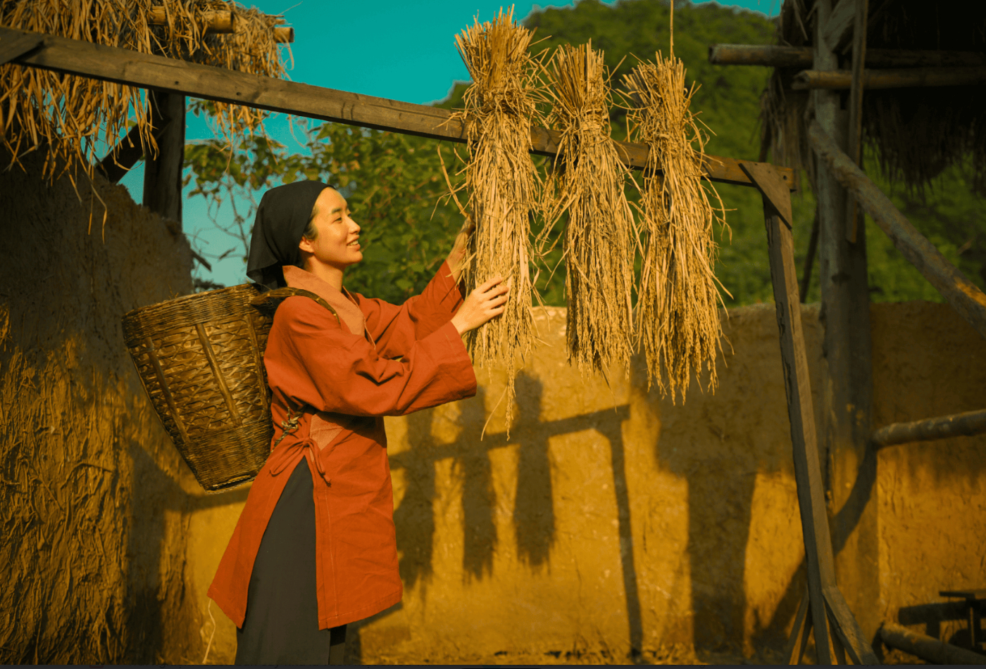 Tết Trung Thu năm 979 Triều Đinh đượcc tái hiện với sự xuất hiện của diễn viên Tuấn Trần và Thiên Tú