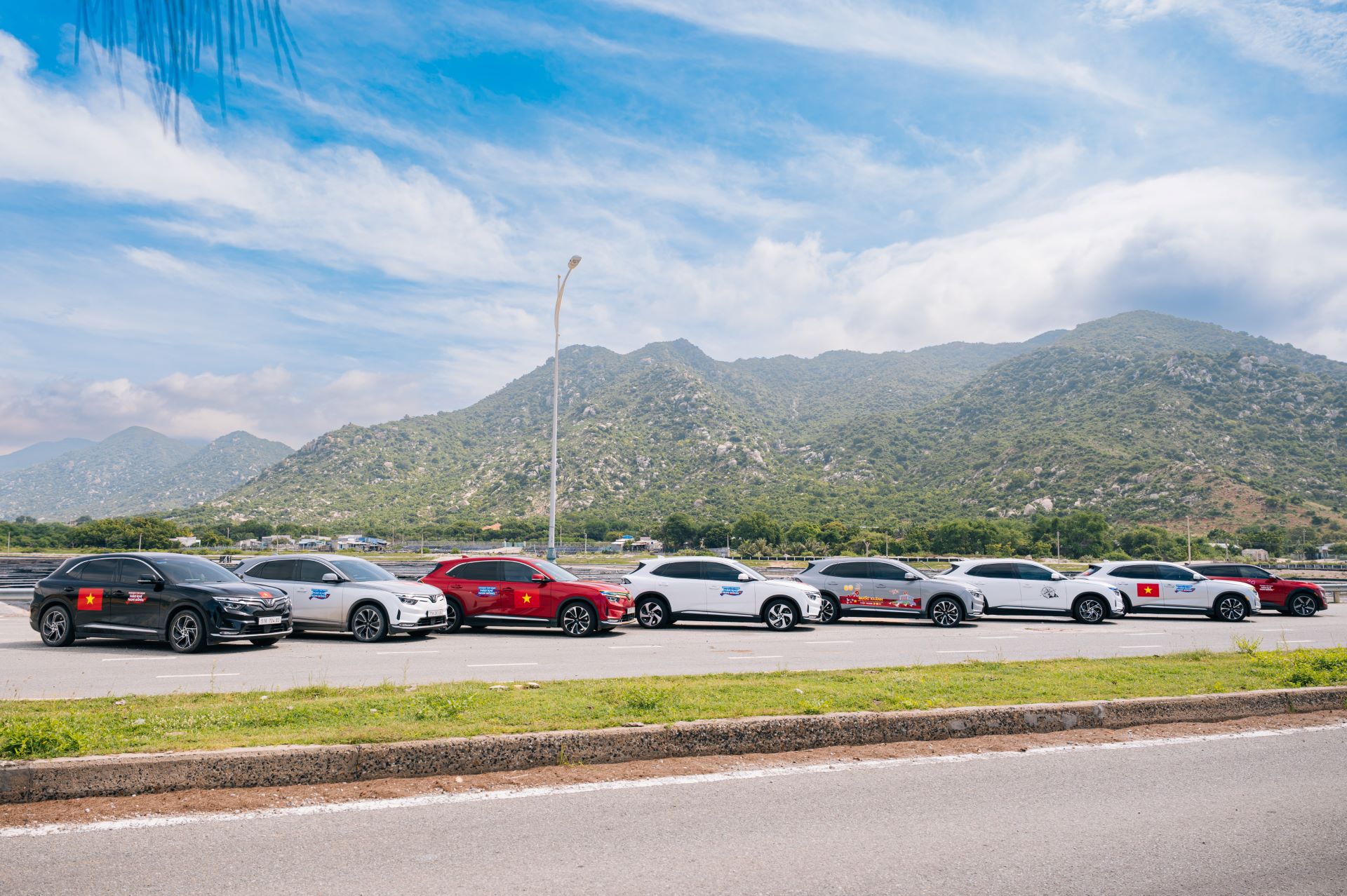 SUV tầm giá 1 tỷ đồng: Ưu thế vượt trội gọi tên VinFast VF 8