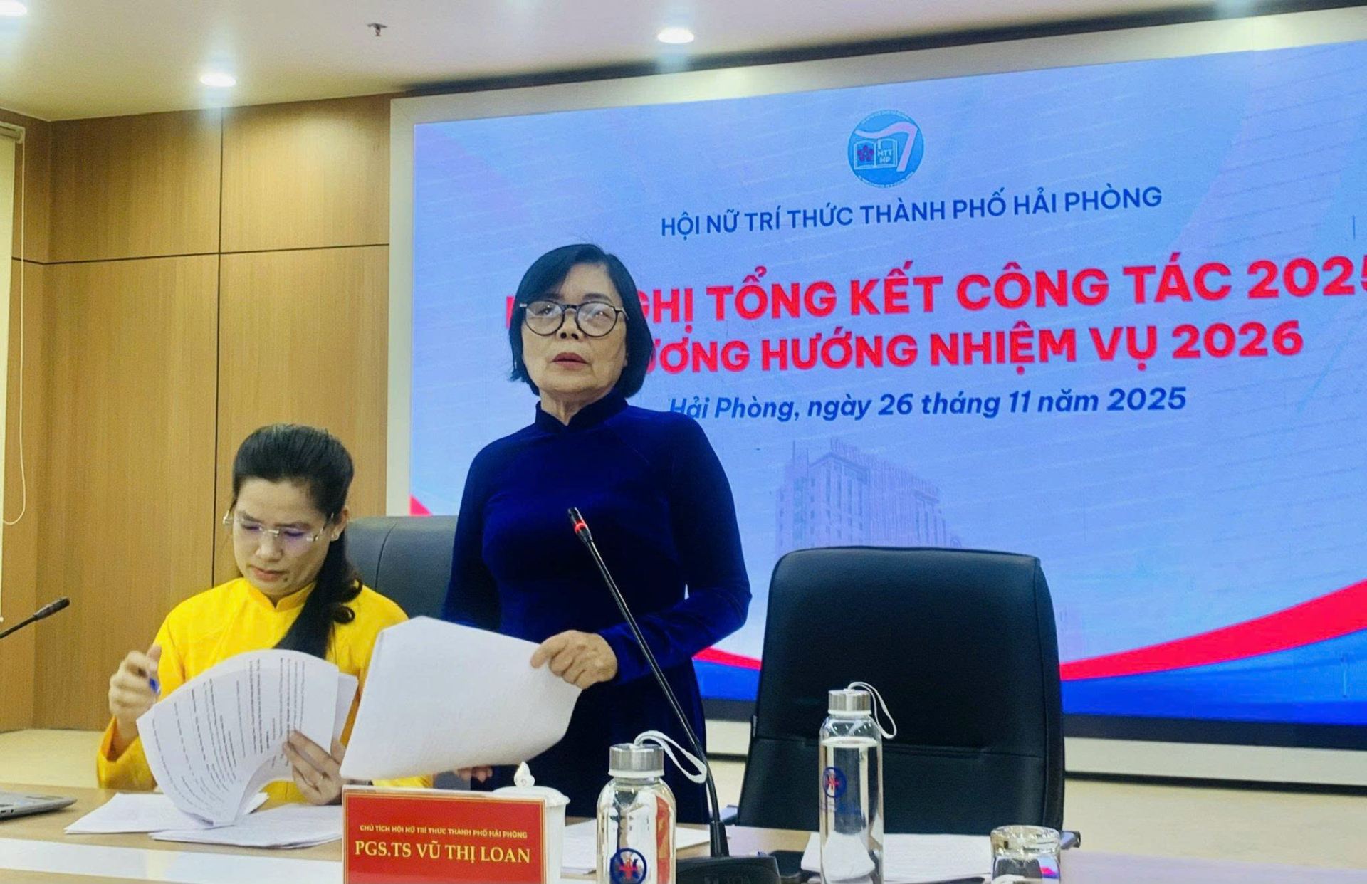 PGS.TS Vũ Thị Loan - Chủ tịch Hội NTT Hải Phòng báo cáo