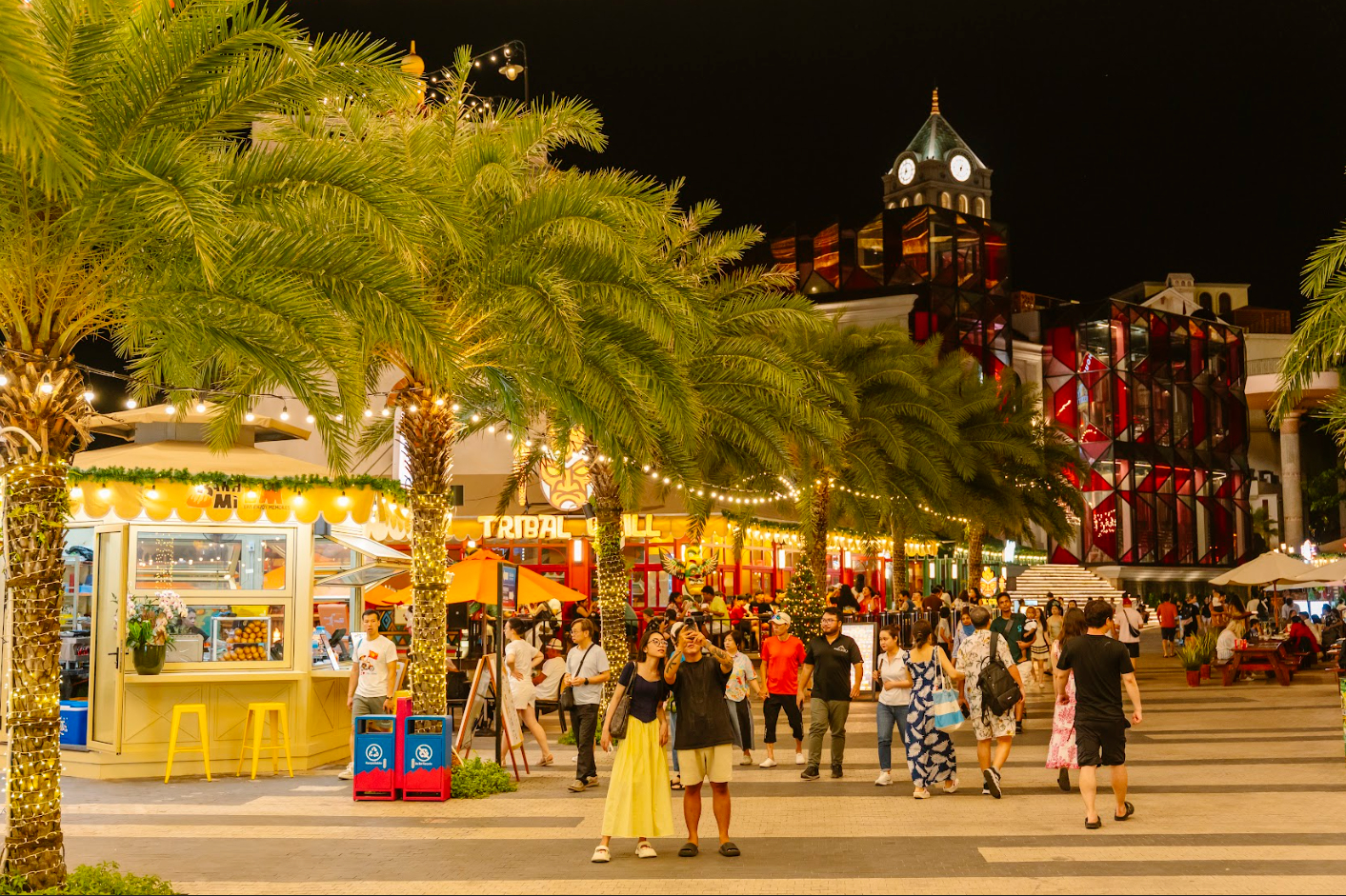 Dòng người nô nức đón Giáng sinh sớm tại Phú Quốc