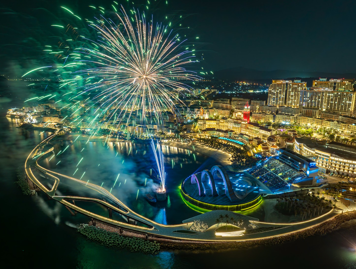 Pháo hoa rực rỡ mỗi đêm, thắp sáng bầu trời lễ hội