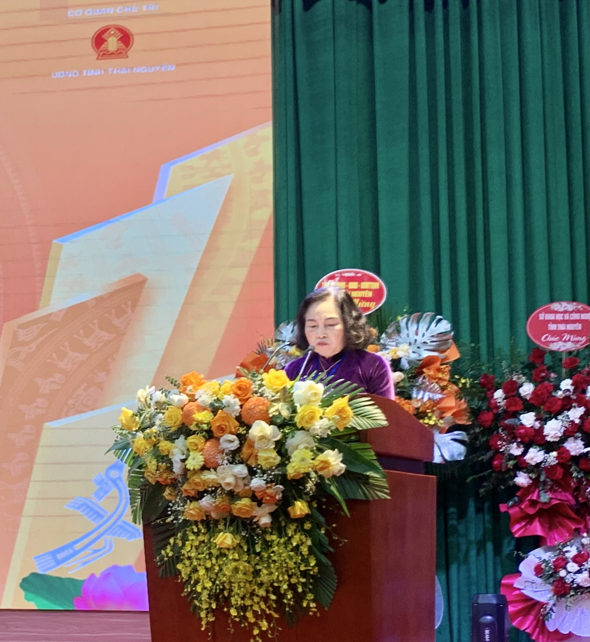 GS.TS Lê Thị Hợp, Chủ tịch Hội Nữ trí thức Việt Nam phát biểu.