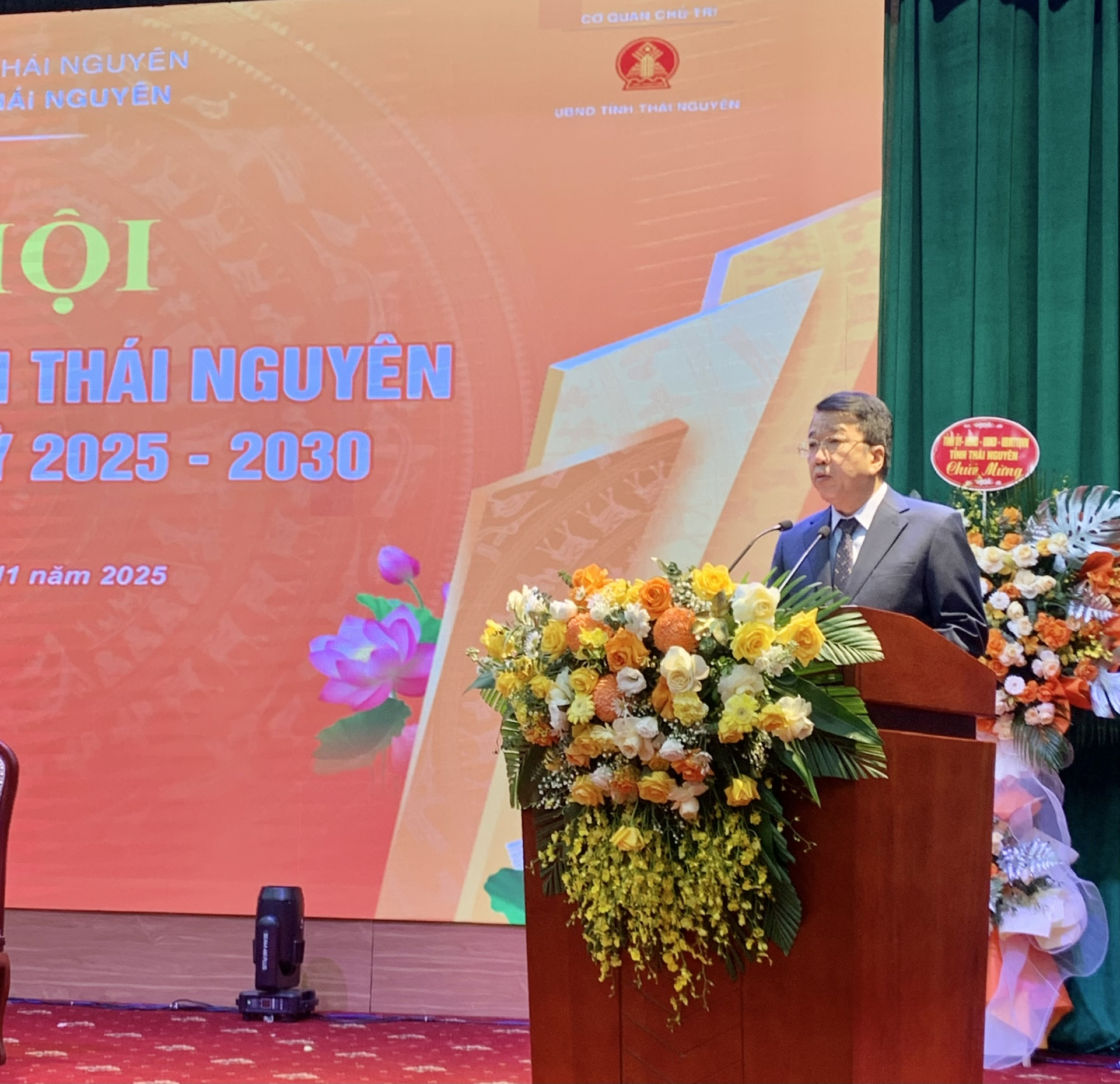 Đồng chí Nguyễn Thanh Bình, Phó Bí thư Tỉnh uỷ, Phó Chủ tịch thường trực UBND tỉnh Thái Nguyên ghi nhận và biểu dương Hội Nữ trí thức tỉnh trong nhiệm kỳ đã triển khai nhiều hoạt động thiết thực, hiệu quả, đóng góp quan trọng vào phát triển kinh tế, chính trị và xã hội của tỉnh.