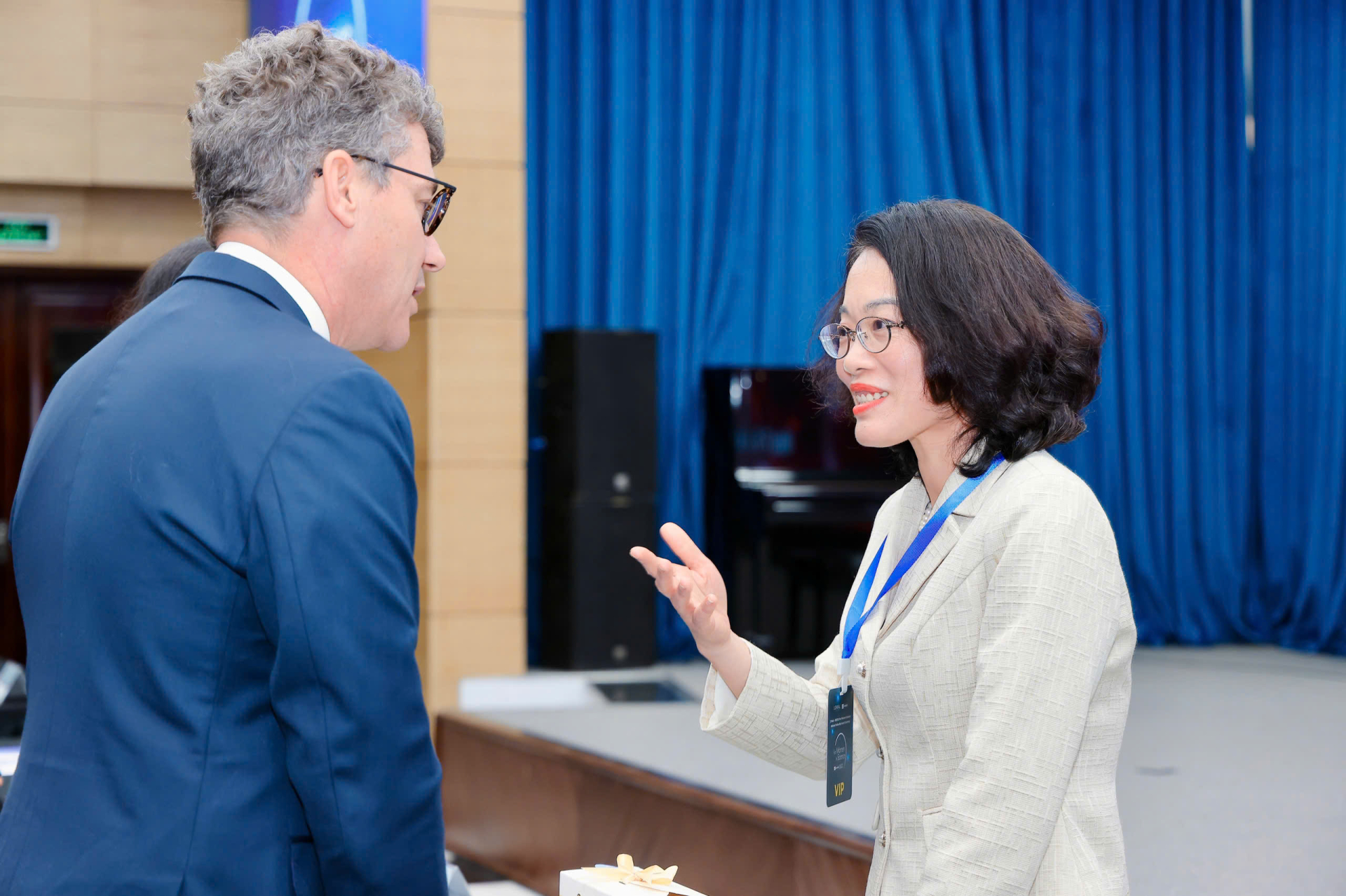 PGS.TS Phạm Thị Thanh Ngà và ông Jonathan Wallace Baker, Trưởng đại diện UNESCO tại Việt Nam. Ảnh: Hoàng Toàn