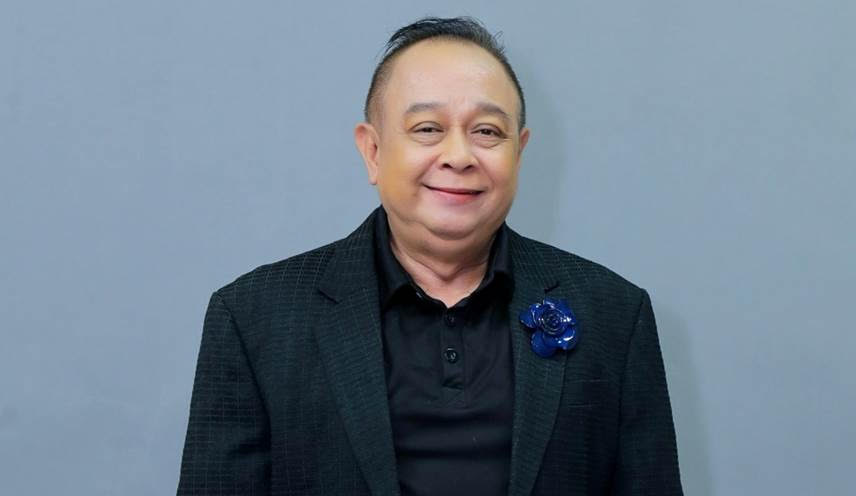 Nghệ sĩ Tiểu Bảo Quốc hứa hẹn mang đến tiếng cười giải tỏa căng thẳng với vai nhân vật Phó tổng giám đốc Dương, Phó tổng giám đốc chợ rau quả