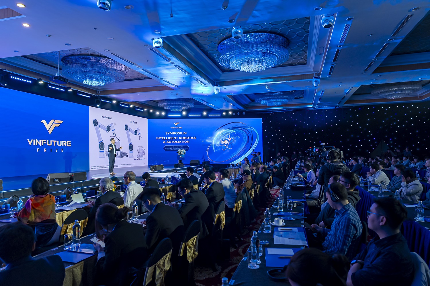  GS. Ho-Young Kim - Đại học Quốc gia Seoul, Hàn Quốc - khẳng định hoàn toàn có thể tạo cơ giả cho robot để bộ cơ đó hoạt động tinh tế như người thật