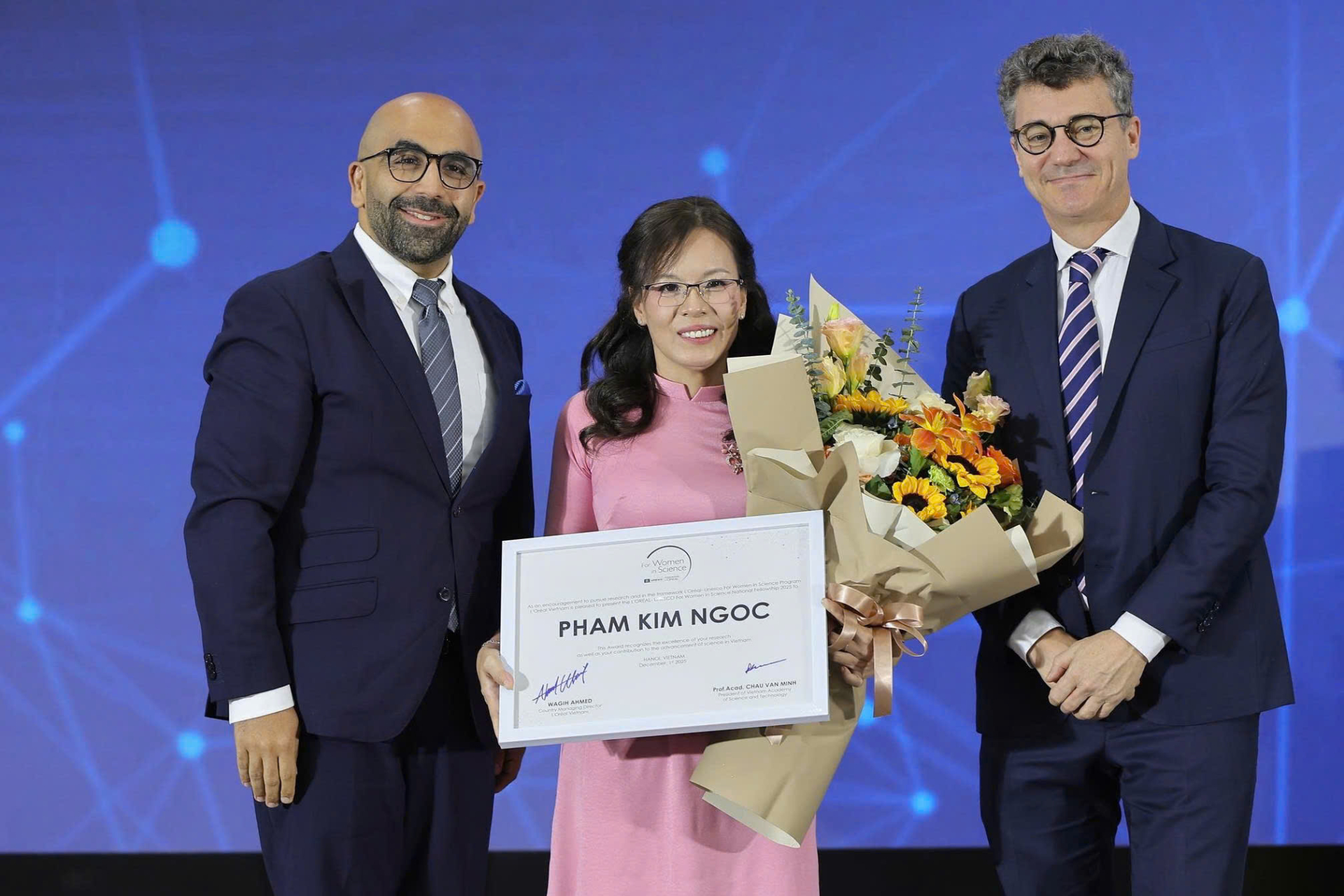 PGS.TS Phạm Kim Ngọc nhận giải thưởng giải danh giá của L’Oréal – UNESCO Vì sự phát triển phụ nữ trong khoa học (For Women in Science).