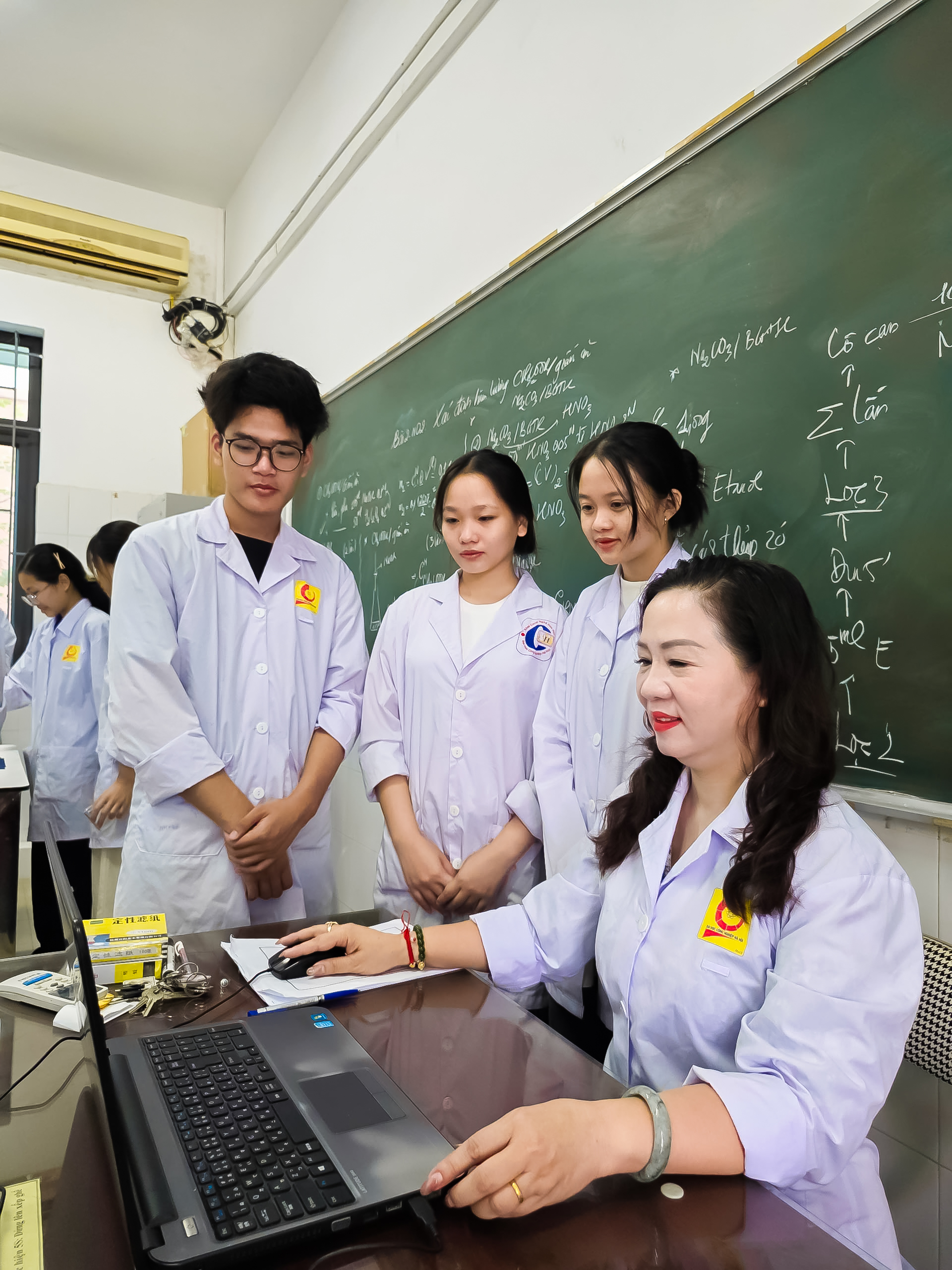 Dấu ấn của PGS.TS Lưu Thị Tho trong nghiên cứu công nghệ vật liệu dệt may