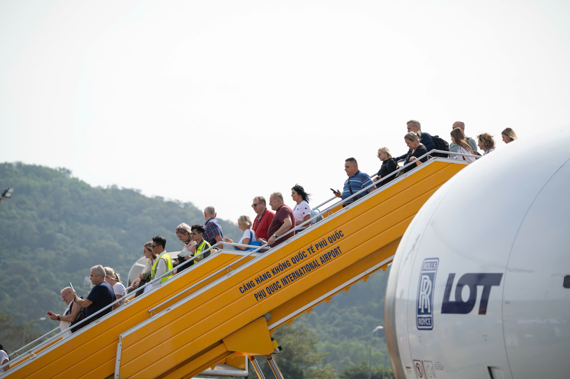 Việt Nam đón khách du lịch quốc tế thứ 20 triệu, ghi dấu mốc tăng trưởng chưa từng có trong 65 năm qua