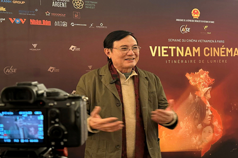 Nghệ sĩ Ưu tú, Đạo diễn Nguyễn Hữu Mười giao lưu, chia sẻ với khán giả về vai diễn trong phim “Bao giờ cho đến tháng Mười”.