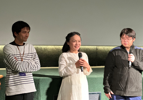 Nghệ sĩ Tú Oanh giao lưu, chia sẻ với khán giả về vai diễn trong phim “Tướng về hưu”