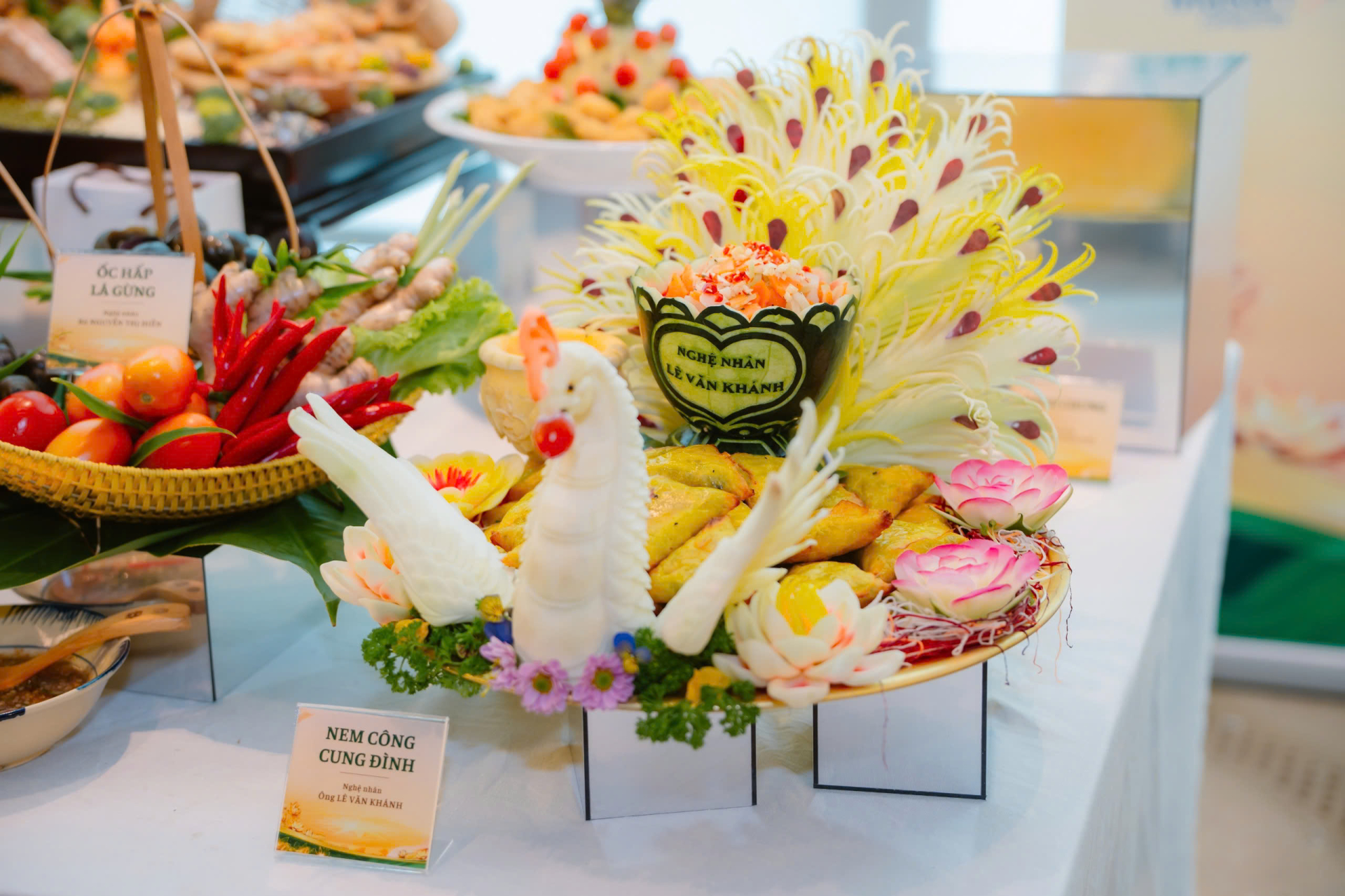 Món nem công cung đình do Nghệ nhân Lê Văn Khánh thực hiện trưng bày tại sự kiện.