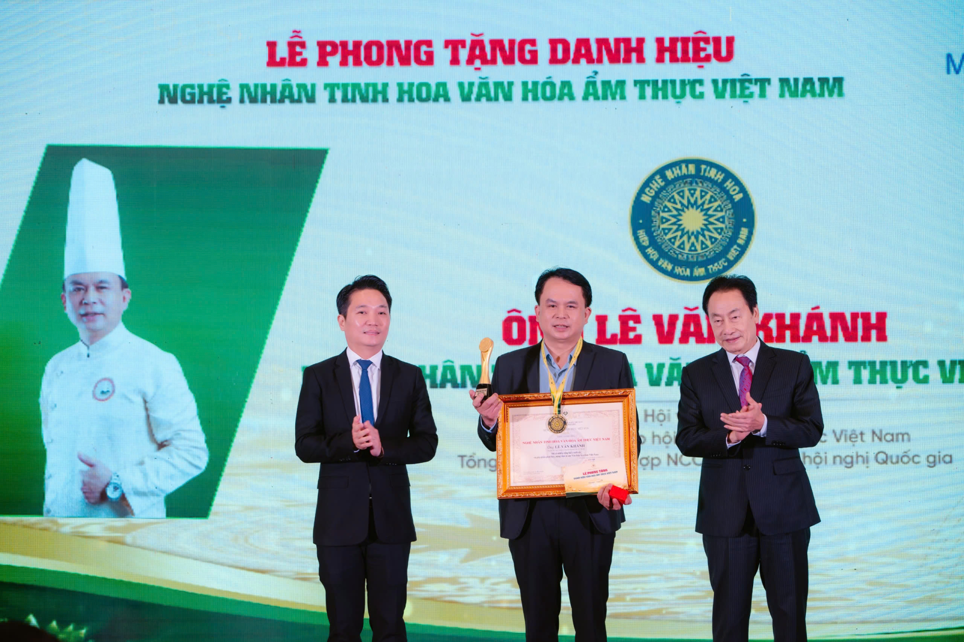 Nghệ nhân Lê Văn Khánh nhận danh hiệu Nghệ nhân Văn hóa Ẩm thực 2025