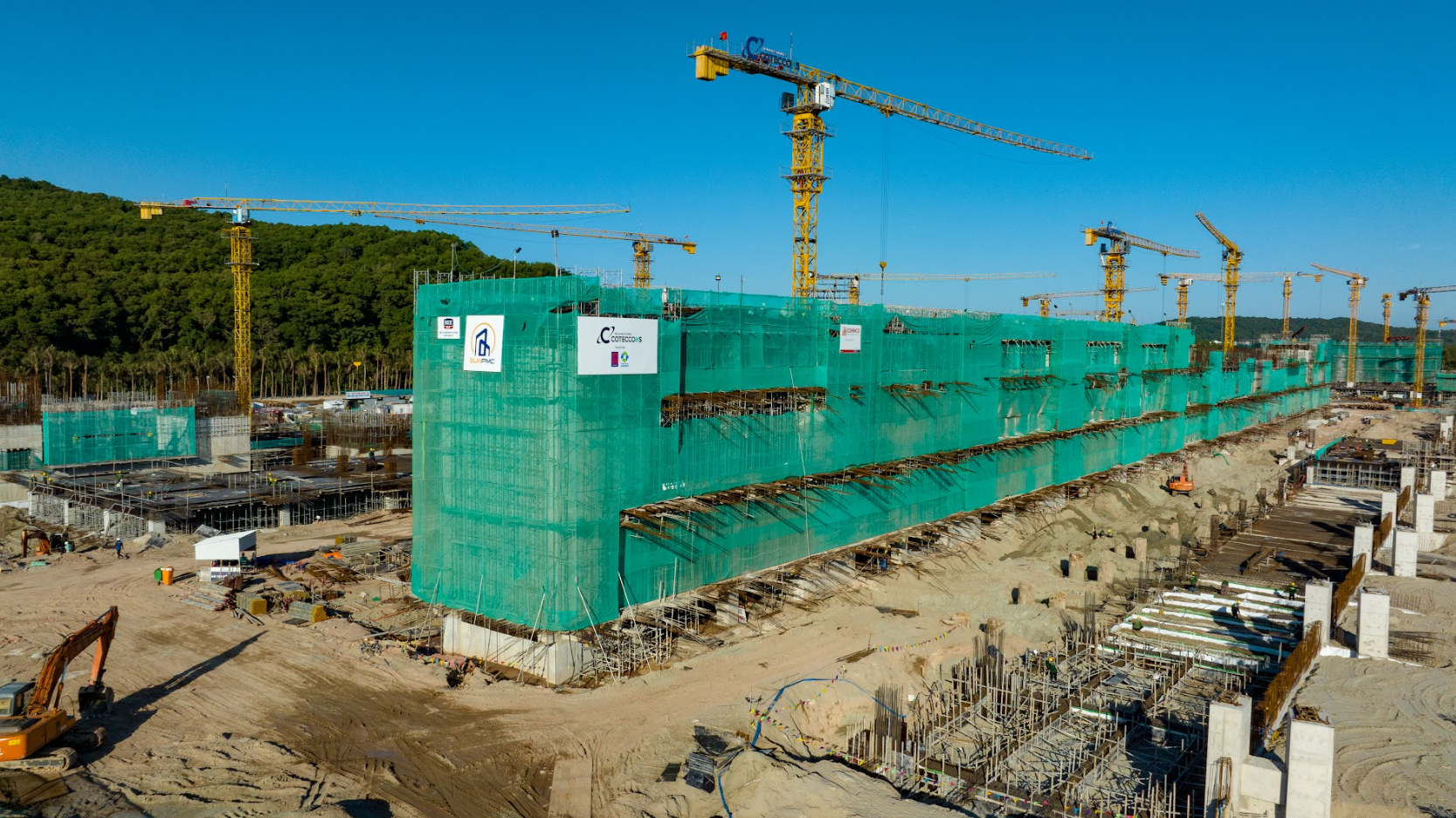 Thi công thần tốc giữa đảo Ngọc: Siêu tổ hợp APEC Phú Quốc dần thành hình