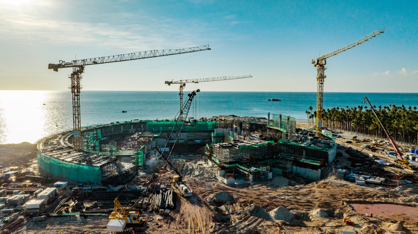 Thi công thần tốc giữa đảo Ngọc: Siêu tổ hợp APEC Phú Quốc dần thành hình