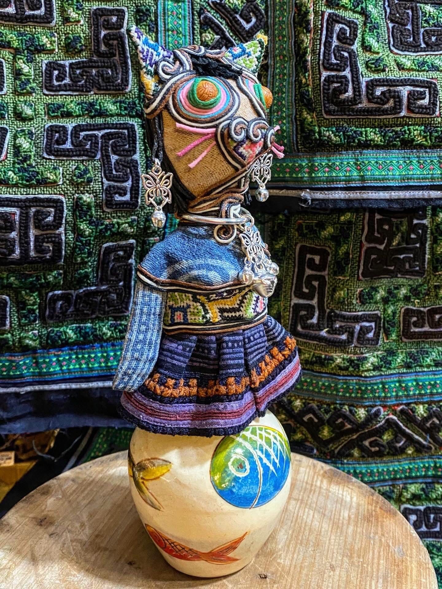 Những sản phẩm thủ công tái chế được tạo nên từ đôi bàn tay khéo léo của chị Thanh. (Ảnh: NVCC)